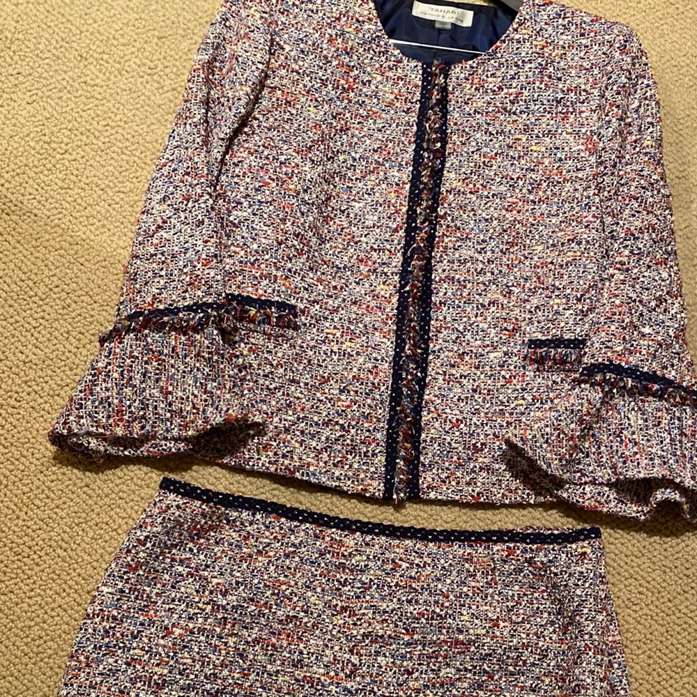 Tahari size 16 suit